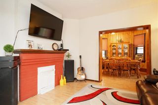 Photo 2: 691 Beverley Street in Winnipeg: West End Residential for sale (5A)  : MLS®# 202300601
