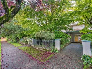 Photo 2: 203 825 W 15TH AVENUE in Vancouver: Fairview VW Condo for sale (Vancouver West)  : MLS®# R2625822