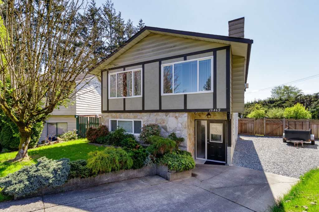 Main Photo: 19462 62A Avenue in Surrey: Clayton House for sale (Cloverdale)  : MLS®# R2364115