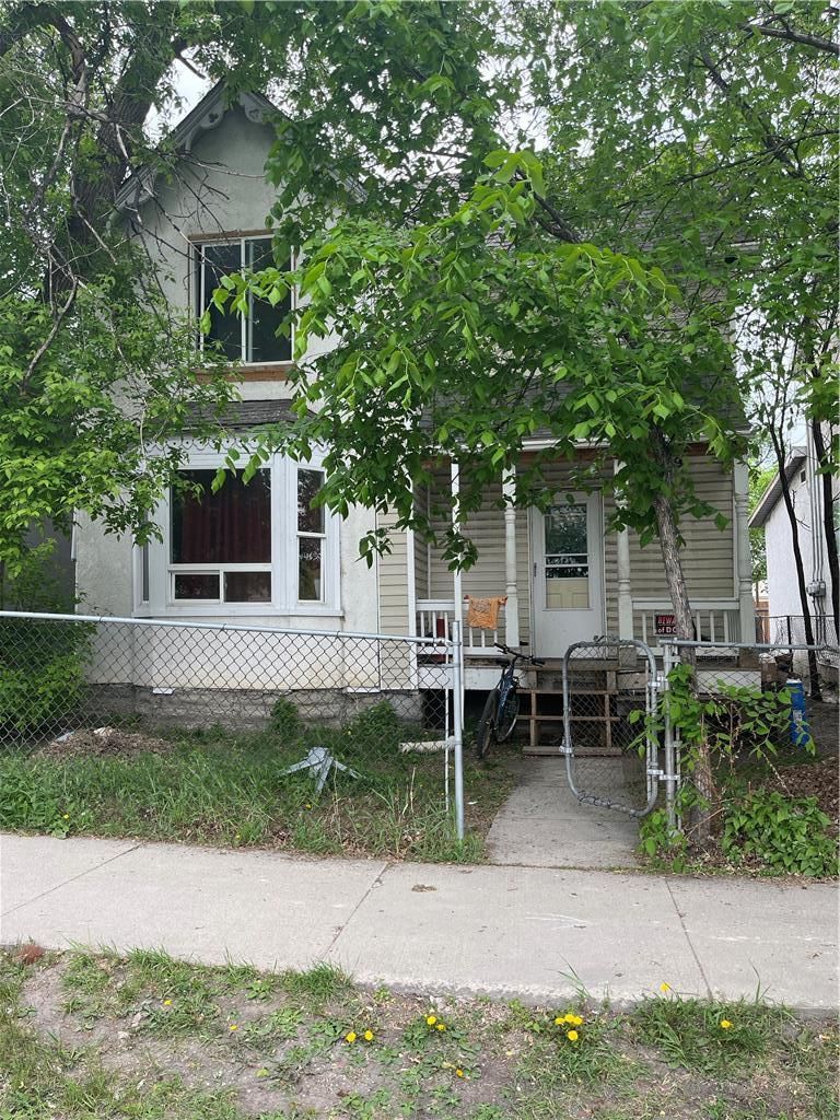 Main Photo: 379 Redwood Avenue in Winnipeg: House for sale : MLS®# 202325763