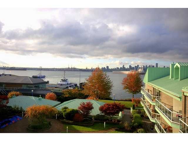 Main Photo: 2301 33 CHESTERFIELD Place in North Vancouver: Lower Lonsdale Condo for sale in "HARBOURVIEW PARK" : MLS®# V919164