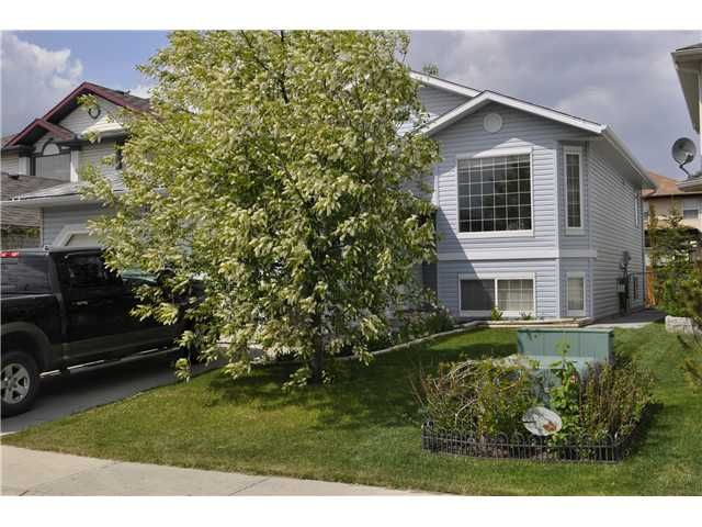 5 Bedroom Bi-Level located within a Cul-de-Sac in the great community of THE FAIRWAYS