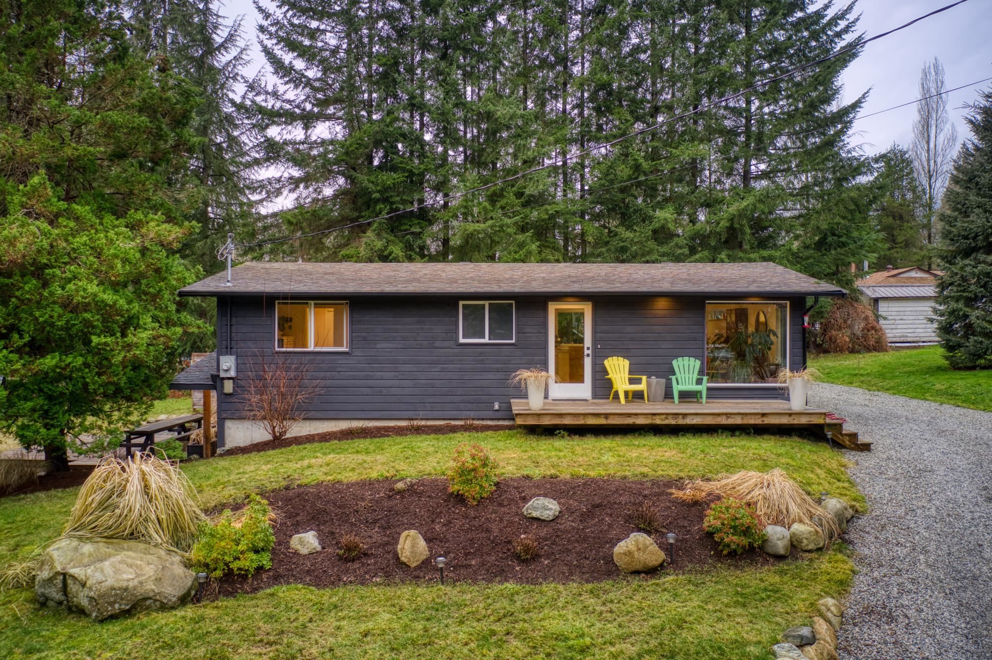 Main Photo: 837 PARK Road in Gibsons: Gibsons & Area House for sale (Sunshine Coast)  : MLS®# R2652445