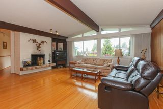 Photo 2: 6882 YEOVIL Place in Burnaby: Montecito House for sale in "Montecito" (Burnaby North)  : MLS®# V1119163