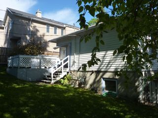 Photo 3: 1727 23 Avenue NW in Calgary: Capitol Hill Detached for sale : MLS®# A1098336