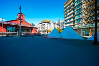 Photo 5: 805 88 W 1ST Avenue in Vancouver: False Creek Condo for sale (Vancouver West)  : MLS®# R2871705