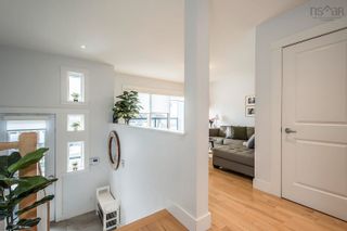 Photo 3: 37 Hazelton Hill in Bedford: 20-Bedford Residential for sale (Halifax-Dartmouth)  : MLS®# 202202924