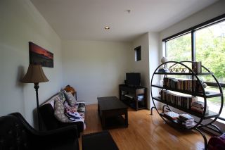 Photo 8: 680 W 16TH Avenue in Vancouver: Cambie Condo for sale in "Heather View" (Vancouver West)  : MLS®# R2265614