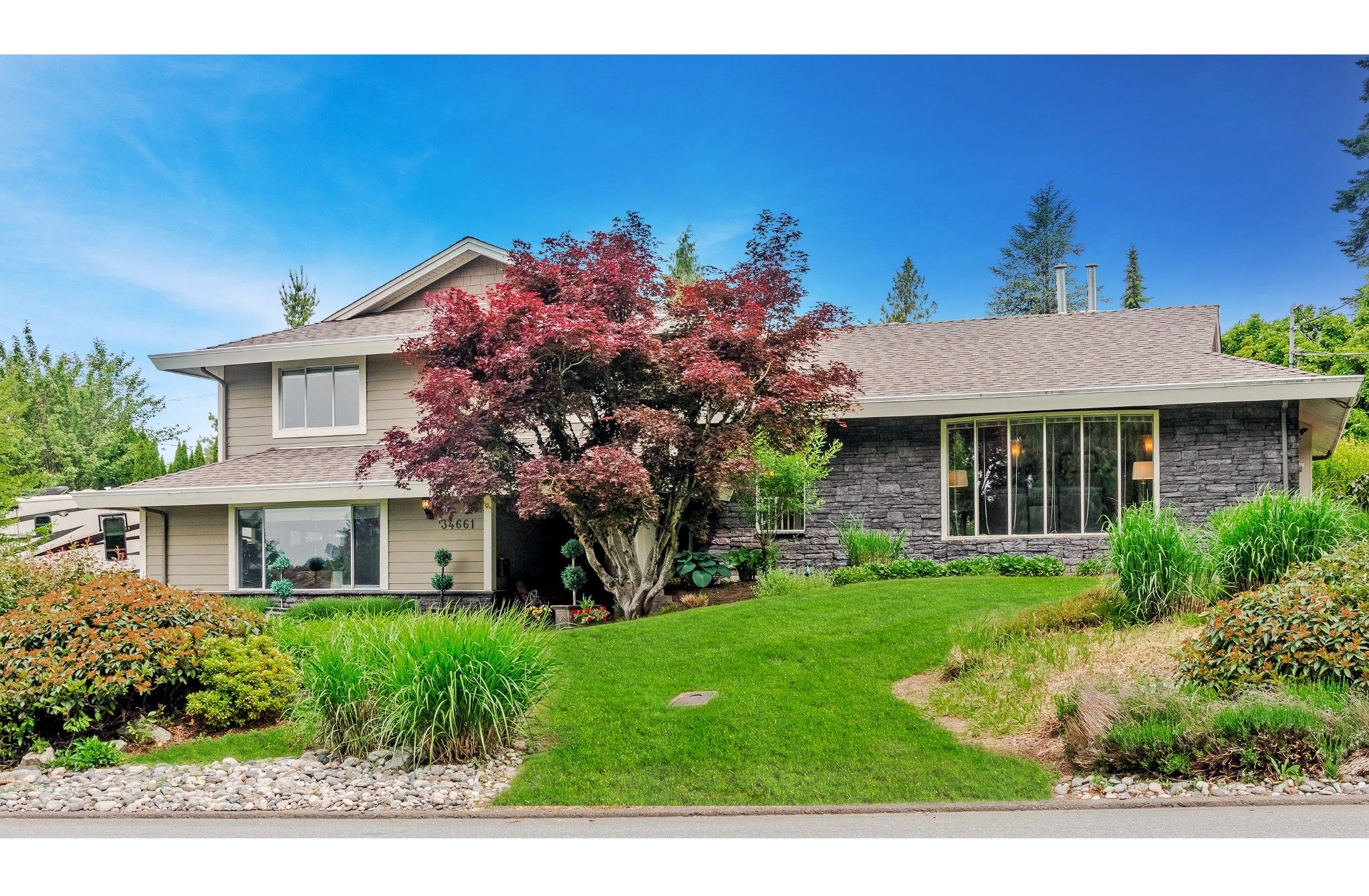 Main Photo: 34661 WALKER Crescent in Abbotsford: Abbotsford East House for sale in "Skyline" : MLS®# R2369860