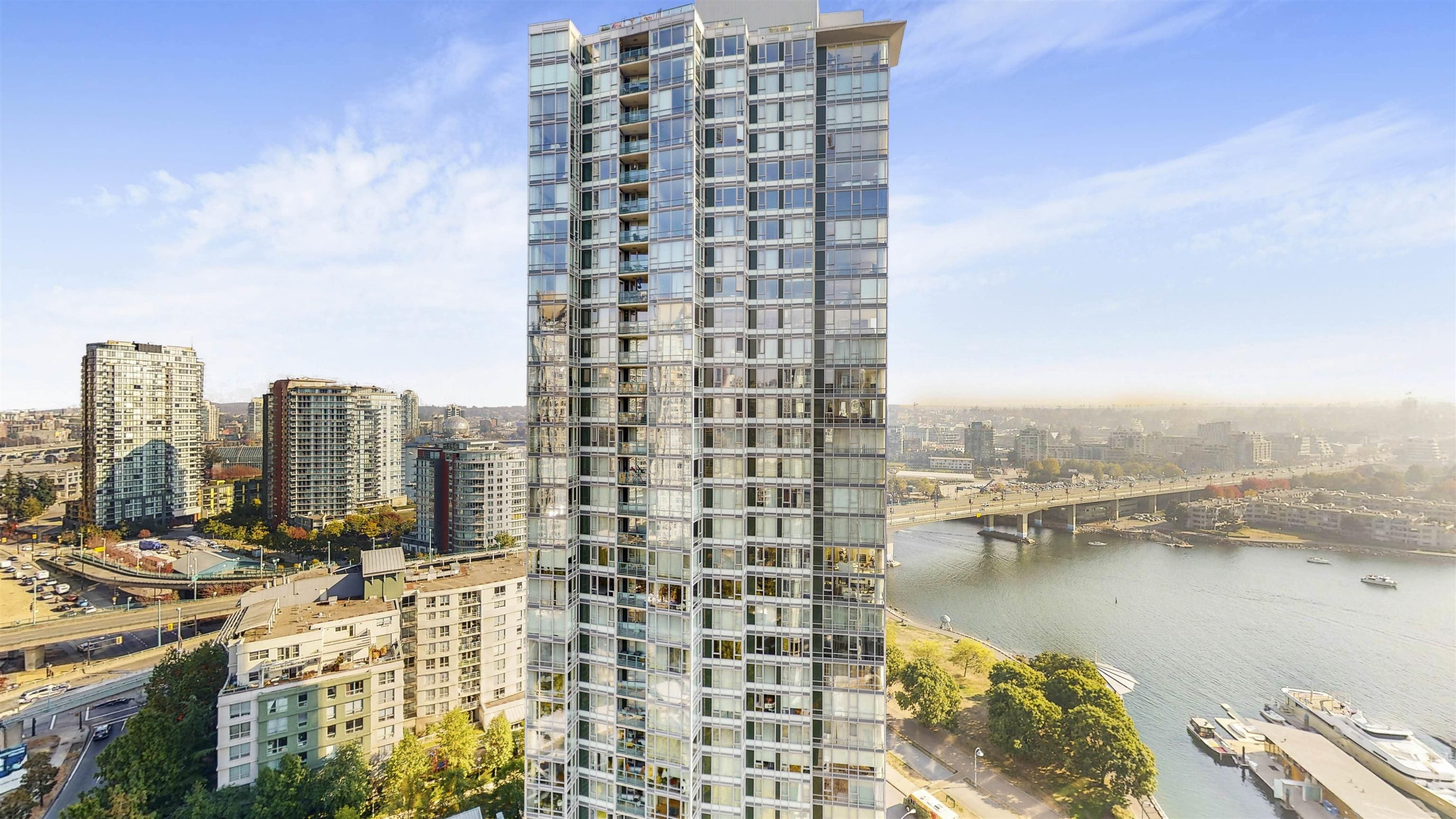 Main Photo: 2601 1067 MARINASIDE Crescent in Vancouver: Yaletown Condo for sale in "QUAYWEST" (Vancouver West)  : MLS®# R2734403