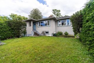 Photo 1: 1129 Finlayson St in Victoria: Vi Mayfair House for sale : MLS®# 904086