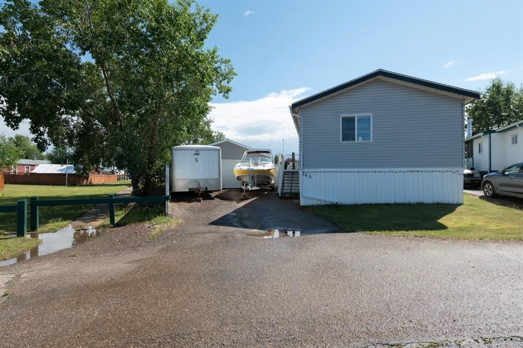 Main Photo: 144 Grey Owl Place: Fort McMurray Detached for sale : MLS®# A1242605