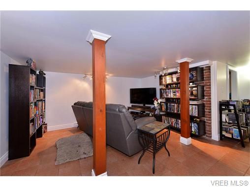 Photo 9: Photos: 3805 Carey Rd in VICTORIA: SW Tillicum House for sale (Saanich West)  : MLS®# 745427
