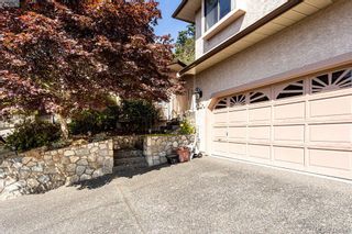 Photo 3: 1204 Politano Pl in VICTORIA: SW Strawberry Vale House for sale (Saanich West)  : MLS®# 822963