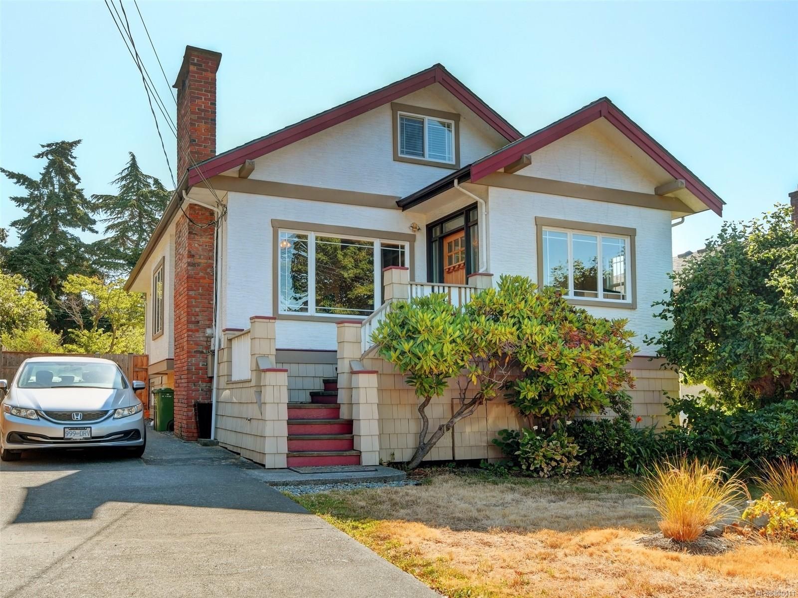 Main Photo: 2635 Mt. Stephen Ave in Victoria: Vi Oaklands House for sale : MLS®# 880011