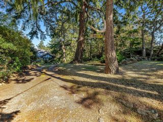 Photo 2: 3908 Sheret Pl in Saanich: SE Ten Mile Point House for sale (Saanich East)  : MLS®# 887366