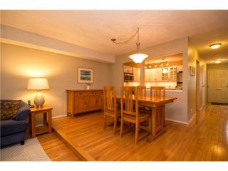 Photo 3: 3934 INDIAN RIVER Drive in North Vancouver: Indian River Townhouse for sale in "Highgate Terrace" : MLS®# V997469