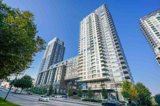 Photo 1: 751 5515 BOUNDARY Road in Vancouver: Collingwood VE Condo for sale in "WALL CENTRE - CENTRAL PARK" (Vancouver East)  : MLS®# R2496450
