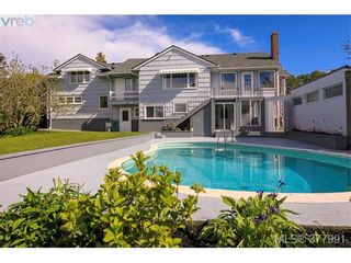 Photo 1: 2025 Lansdowne Rd in VICTORIA: OB Henderson House for sale (Oak Bay)  : MLS®# 759045