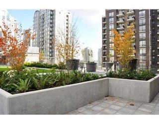 Photo 3: # 906 1088 RICHARDS ST in Vancouver: Yaletown Condo for sale in "RICHARDS" (Vancouver West)  : MLS®# V917039