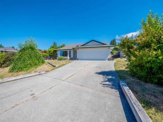 Photo 1: 5072 BAY Road in Sechelt: Sechelt District House for sale in "Davis Bay" (Sunshine Coast)  : MLS®# R2321303