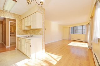 Photo 7: 209 2080 MAPLE Street in Vancouver: Kitsilano Condo for sale in "Maple Manor" (Vancouver West)  : MLS®# R2350057