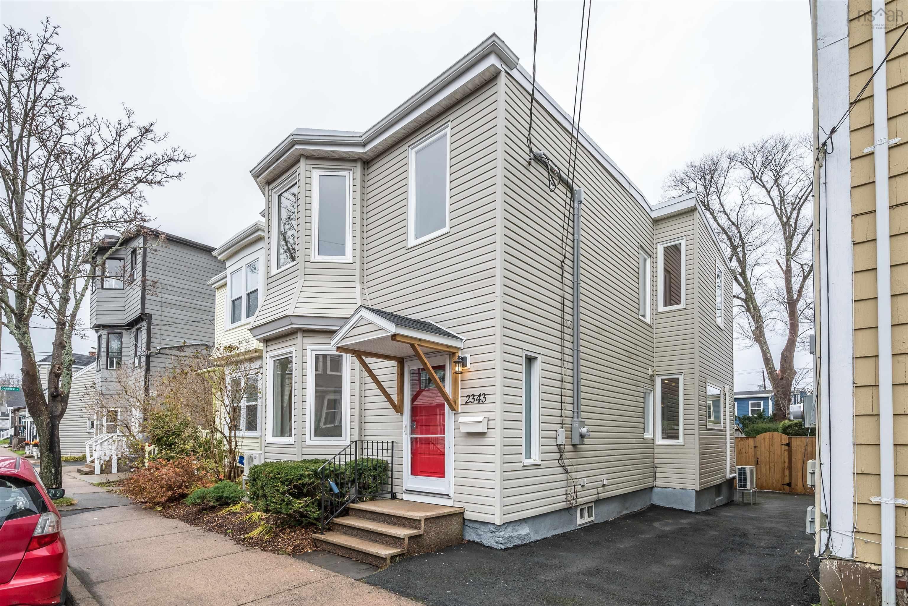 Main Photo: 2343 Clifton Street in Halifax: 4-Halifax West Residential for sale (Halifax-Dartmouth)  : MLS®# 202226858