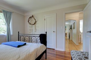 Photo 11: 322 Stannard Ave in Victoria: Vi Fairfield West House for sale : MLS®# 881839