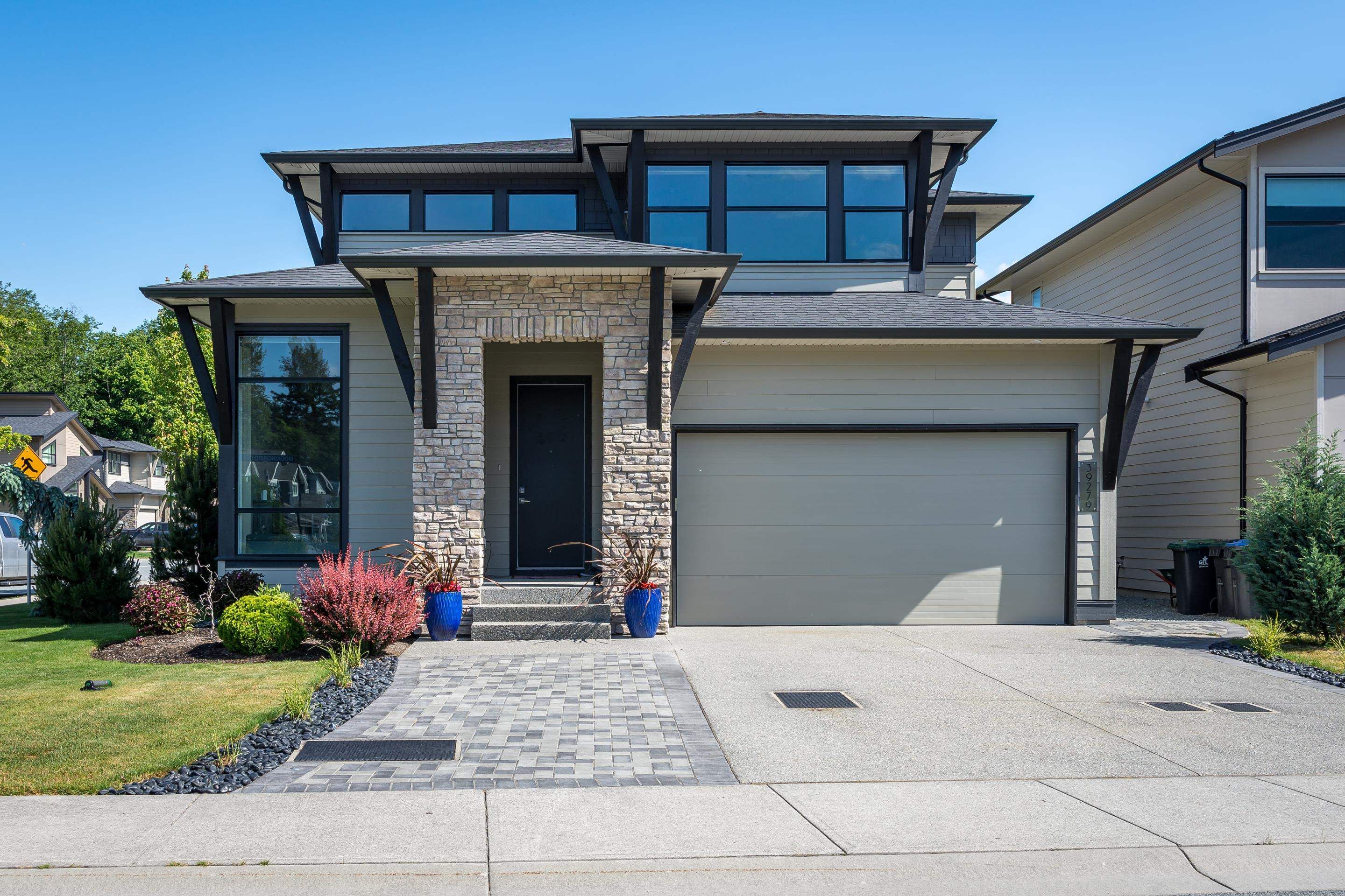 Main Photo: 39279 MOCKINGBIRD Crescent in Squamish: Brennan Center House for sale in "RAVENSWOOD" : MLS®# R2799077
