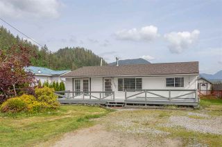 Photo 3: 35047 N SWARD Road in Mission: Durieu House for sale in "SHELTERED COVE" : MLS®# R2485722
