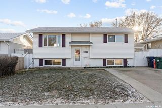 Photo 2: 219 Fisher Crescent in Saskatoon: Confederation Park Residential for sale : MLS®# SK952978