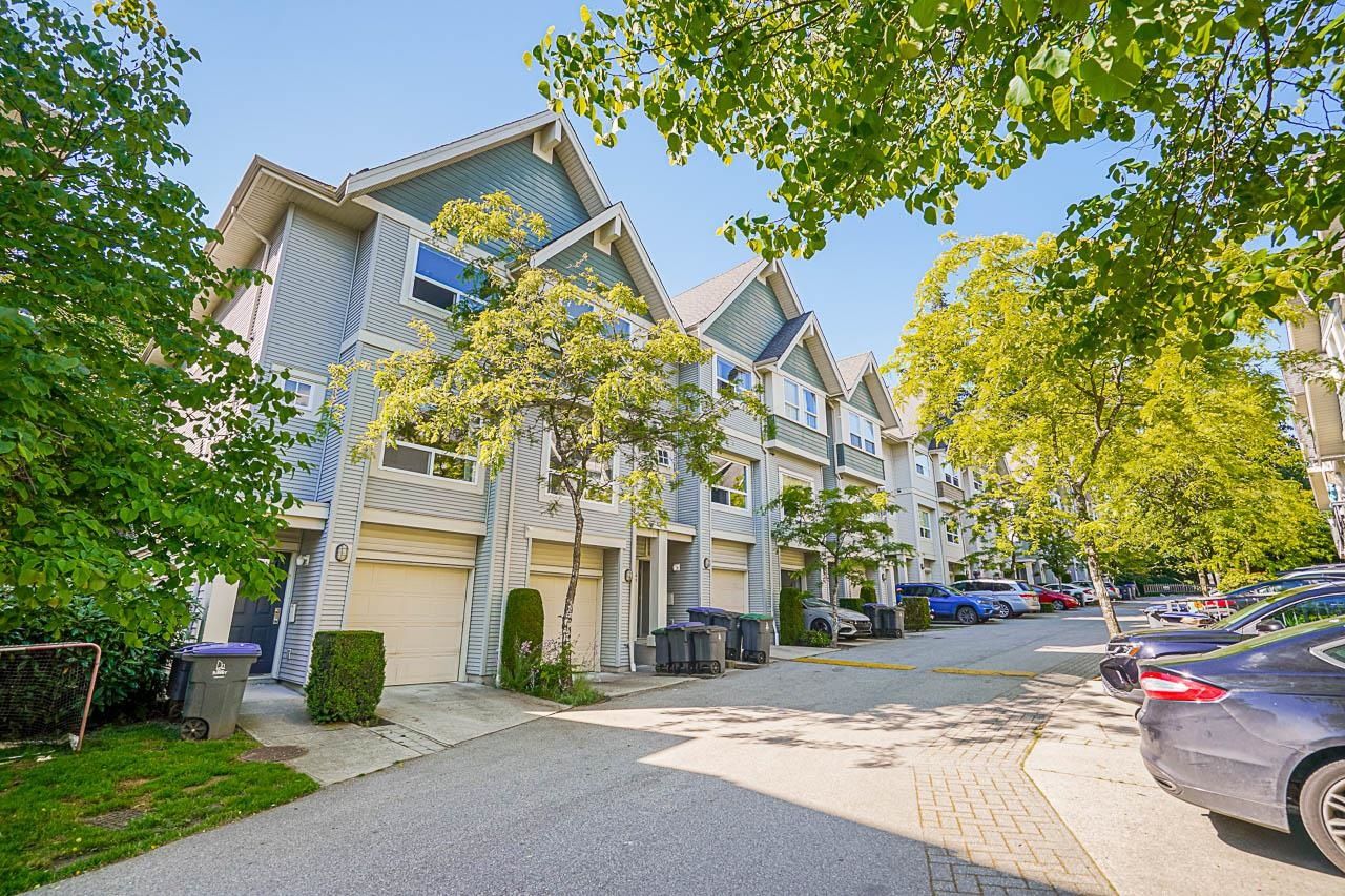 Main Photo: 41 15065 58 Avenue in Surrey: Sullivan Station Townhouse for sale in "Springhill" : MLS®# R2718127