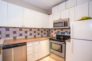 Photo 8: 605 1177 HORNBY Street in Vancouver: Downtown VW Condo for sale in "London Place" (Vancouver West)  : MLS®# R2304699