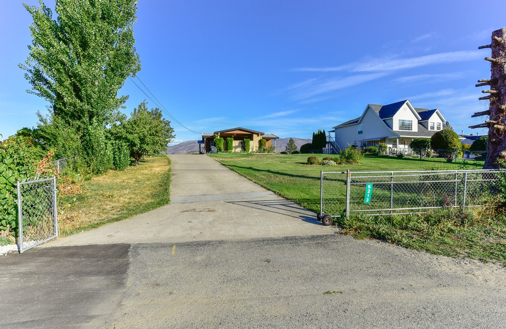 Main Photo: 6213 Whinton Crescent in Peachland: House for sale : MLS®# 10240890