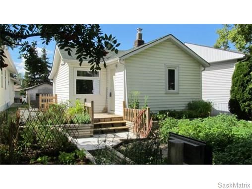 Main Photo: 1703 F Avenue North in Saskatoon: Mayfair Single Family Dwelling for sale (Saskatoon Area 04)  : MLS®# 546391