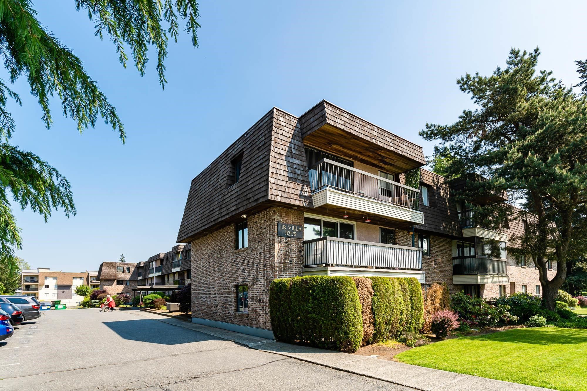 Main Photo: 116 32175 OLD YALE Road in Abbotsford: Abbotsford West Condo for sale in "Fir Villa" : MLS®# R2778915