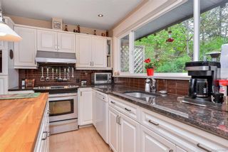 Photo 3: 385 IVOR Rd in Saanich: SW Prospect Lake House for sale (Saanich West)  : MLS®# 833827