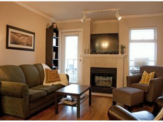 Photo 4: 305 2526 LAKEVIEW Crescent in Abbotsford: Central Abbotsford Condo for sale in "MILLSPRING MANOR" : MLS®# F1228036