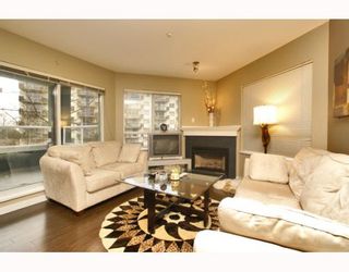 Photo 6: 215 128 W 8TH Street in North Vancouver: Central Lonsdale Condo for sale in "THE LIBRARY" : MLS®# V779491