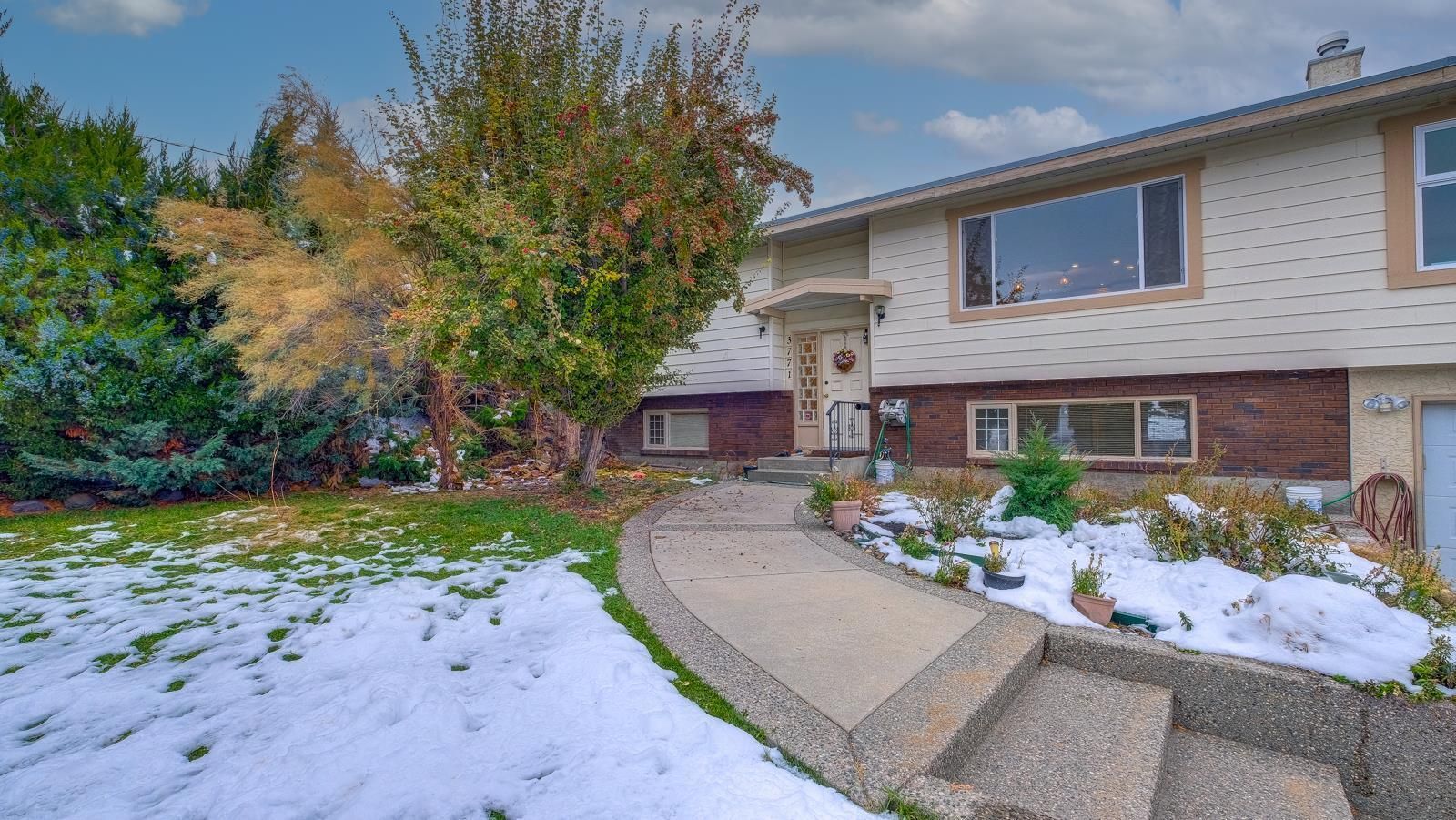 Main Photo: 3771 Carrall Road, in West Kelowna: House for sale : MLS®# 10265205