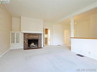 Photo 2: 3115 Glasgow St in VICTORIA: Vi Mayfair House for sale (Victoria)  : MLS®# 759622