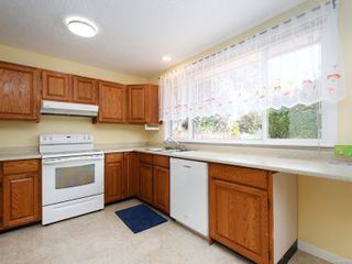 Photo 9: 708 Miller Ave in Saanich: SW Royal Oak House for sale (Saanich West)  : MLS®# 858813