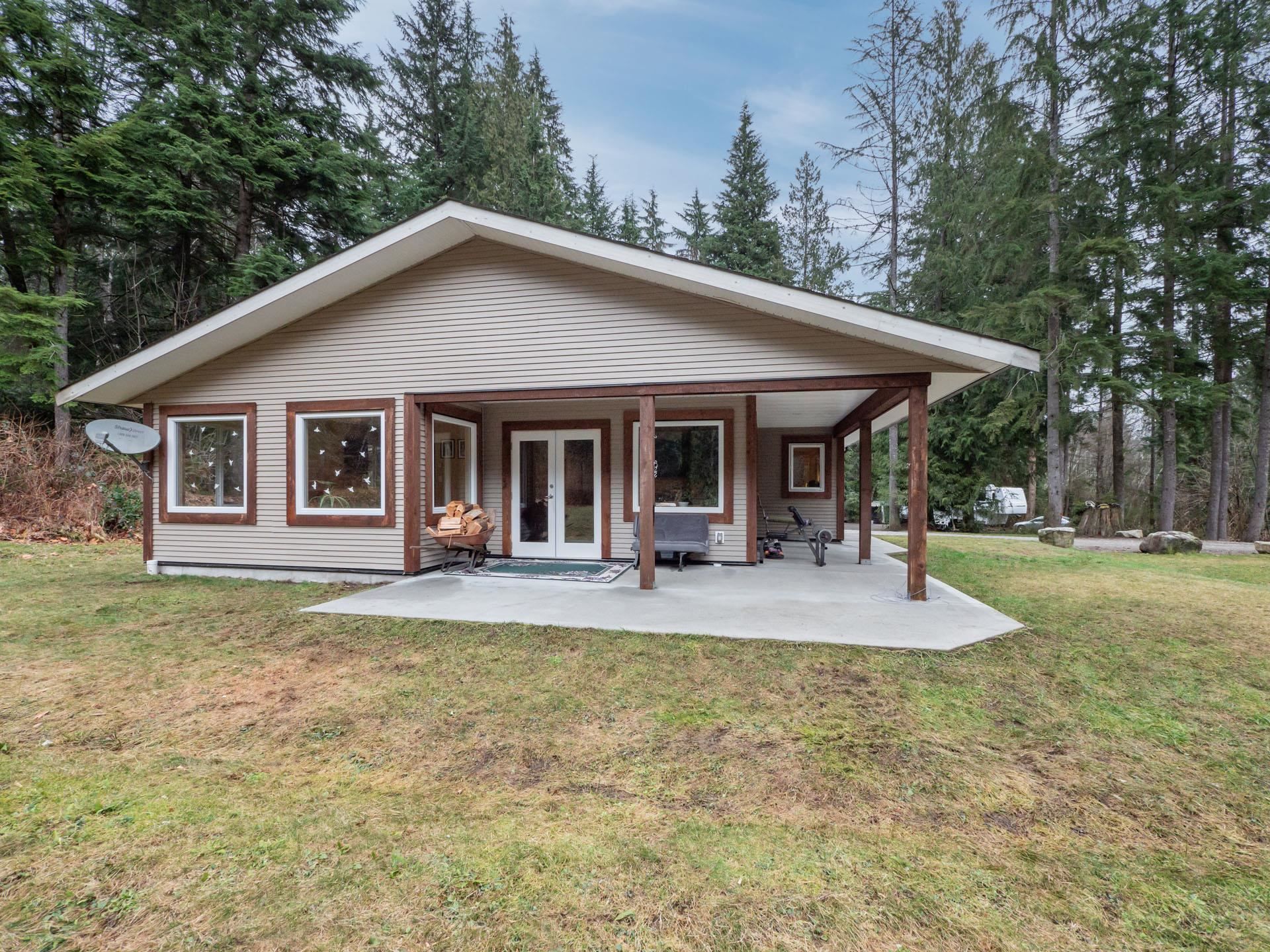 Main Photo: 2089 PORT MELLON Highway in Gibsons: Gibsons & Area House for sale (Sunshine Coast)  : MLS®# R2760609