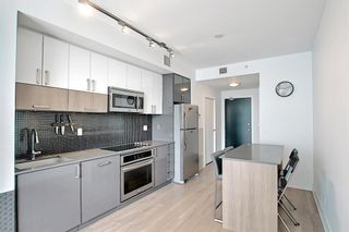 Photo 5: 1406 550 Riverfront Avenue SE in Calgary: Downtown East Village Apartment for sale : MLS®# A2003643