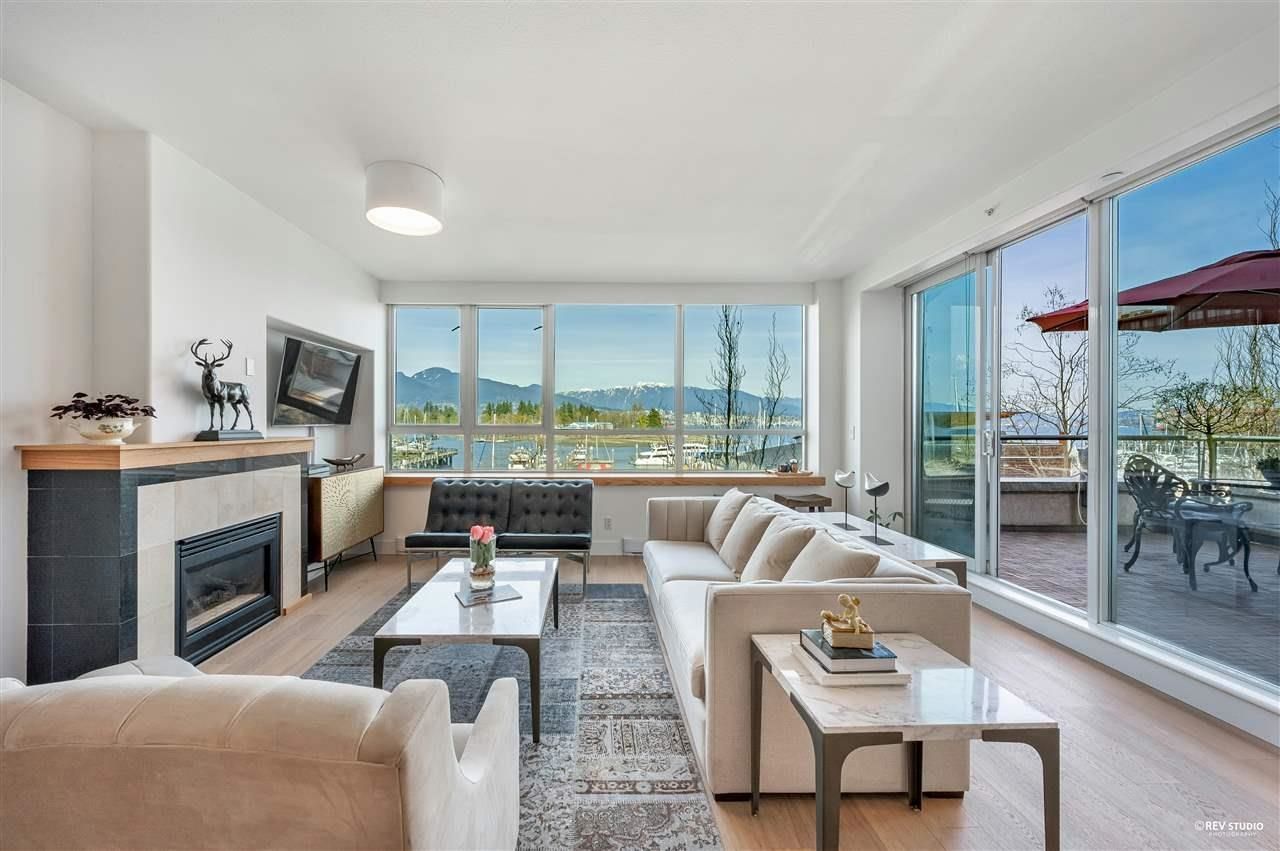Main Photo: L302 1550 COAL HARBOUR in Vancouver: Coal Harbour Condo for sale in "COARL HARBOUR QUAY / WATERFRONT PLACE" (Vancouver West)  : MLS®# R2628385