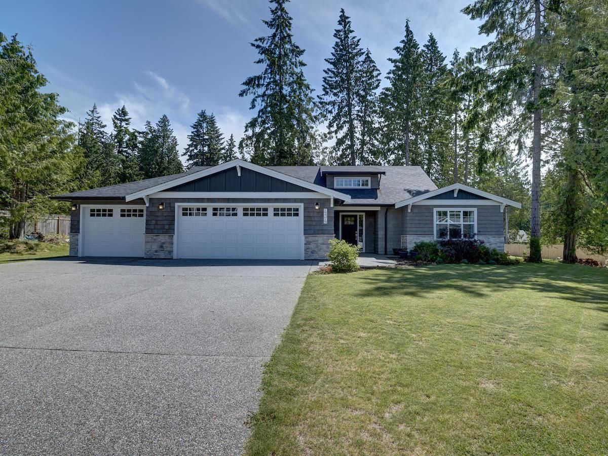 Main Photo: 434 SOLAZ Place in Gibsons: Gibsons & Area House for sale in "Bonniebrook" (Sunshine Coast)  : MLS®# R2701416