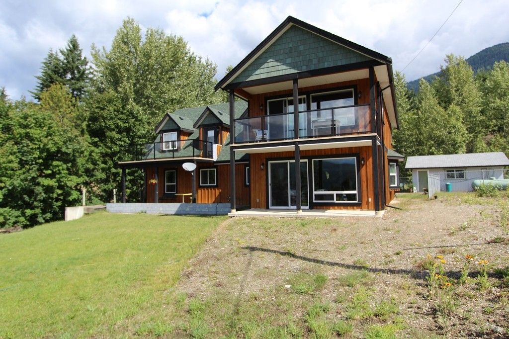 Main Photo: 7823 Squilax Anglemont Road in Anglemont: North Shuswap House for sale (Shuswap)  : MLS®# 10116503