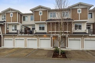Photo 2: 29 19433 68 Avenue in Surrey: Clayton Townhouse for sale in "THE GROVE" (Cloverdale)  : MLS®# R2239745
