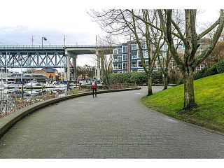 Photo 16: 201 1508 MARINER Walk in Vancouver: False Creek Condo for sale in "MARINER'S POINT" (Vancouver West)  : MLS®# V1105308