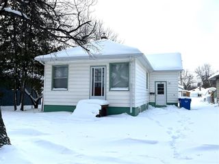 Photo 1: 123 4th Avenue Southeast in Dauphin: Southeast Residential for sale (R30 - Dauphin and Area)  : MLS®# 202401290